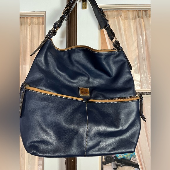 Dooney and Bourke handbags - Picture 1 of 7